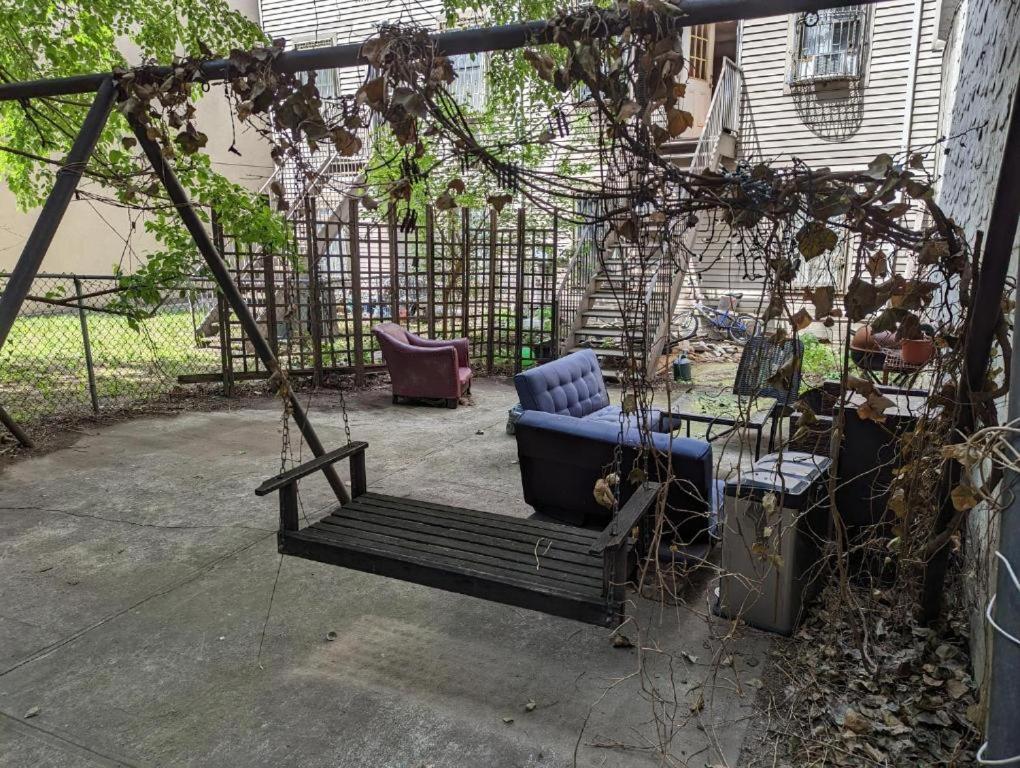 Apartamento Fawlty Towers In Williamsburg Nueva York Exterior foto